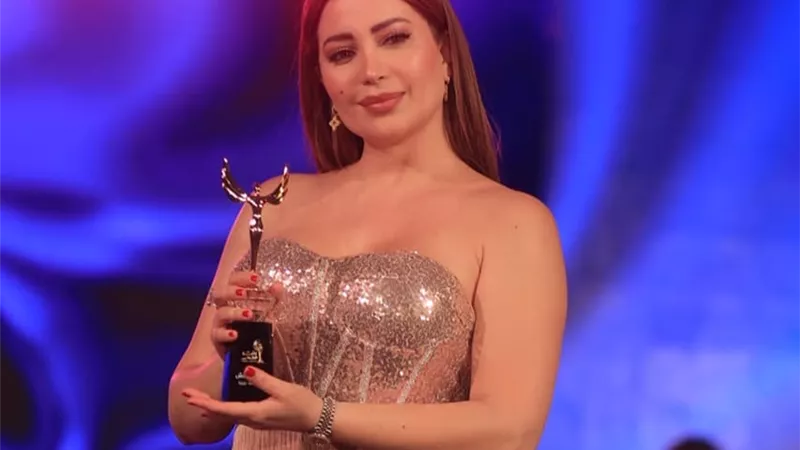نسرين طافش تتوج بلقب “أجمل فنانة عربية”.. وسما كامل تخوض تجربة جديدة لتمثيل مصر دوليًا
