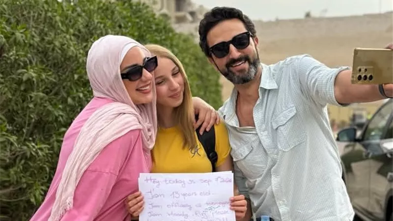 أسما شريف منير تجمعها صورة بطليقها وابنتها وتوجه رسالة للمنفصلين: “احترموا بعض عشانهم