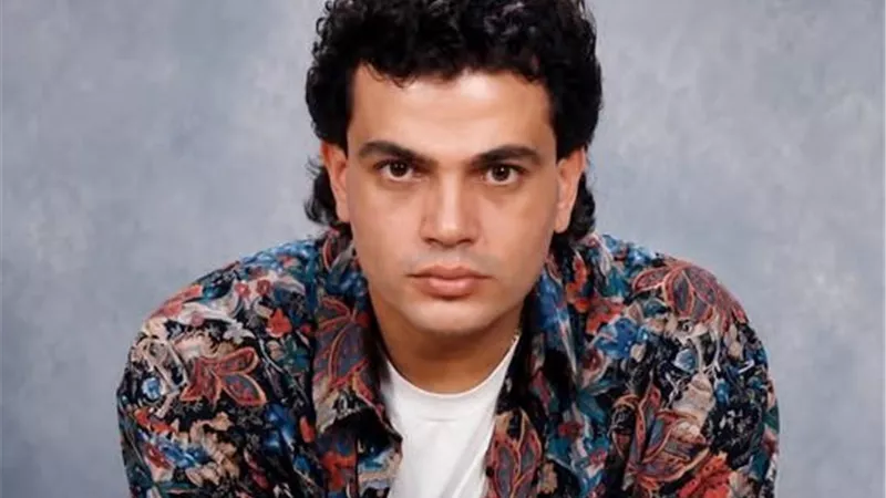 عمرو دياب يشارك في تريند الثمانينات ويعيد الجمهور لأجواء 