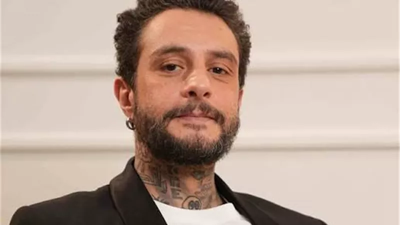 منتج فيلم أحمد الفيشاوي يوضح حقيقة تشابه اسم “نمبر وان” مع فيلم محمد رمضان