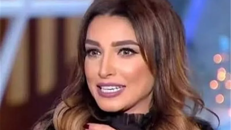 روجينا تعود لذكريات “بنت السلطان” بإطلالة من أجواء الثمانينات