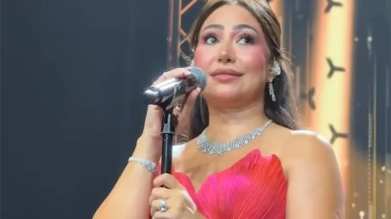 حبيبة الناس كلها.. بوسي توجه رسالة دعم لـ شيرين عبدالوهاب من حفلها