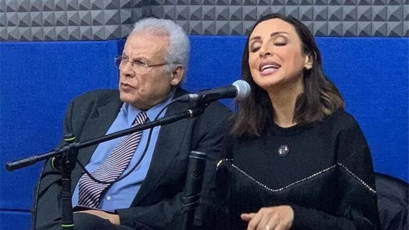 تعرض والد الفنانة أنغام لوعكة صحية وشقيقها يطلب الدعاء