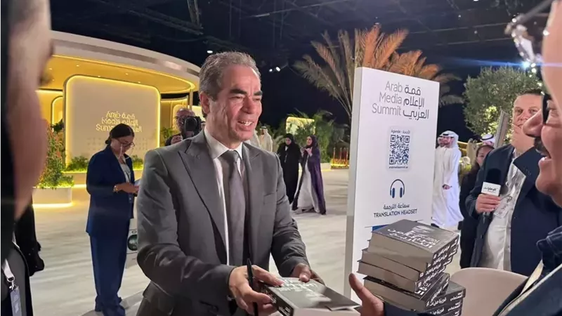 حضور كبير في حفل توقيع كتاب أحمد المسلماني «قريبًا من التاريخ» في دبي