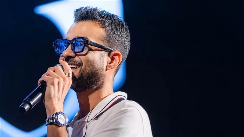 هيثم شاكر يخطف الأنظار في حفل الإسكندرية وسط تفاعل جماهيري واسع