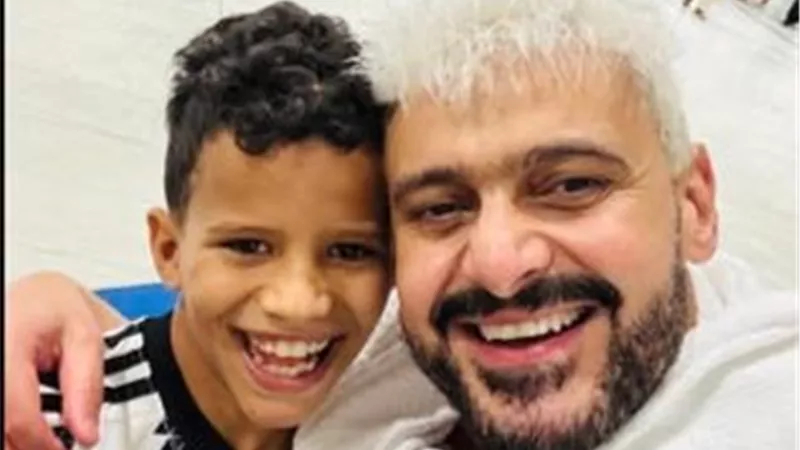 مكسرش بخاطره.. الفنان رامز جلال ينشر صورته مع طفل صغير في مناسك الحج 