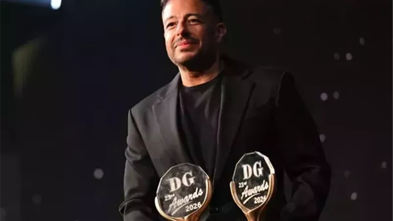 حماقي يحصد جائزتين كـ أفضل مطرب وأفضل ألبوم غنائي ضمن دير چيست