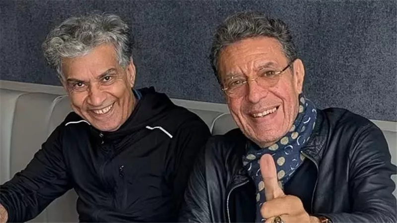 أول ظهور له بعد العودة.. هشام عبدالحميد يصل القاهرة برفقة أحد أصدقائه