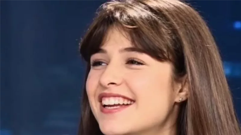 من طفلة لنجمة.. ياسمين عبدالعزيز توثق رحلة عمرها في فيديو مؤثر