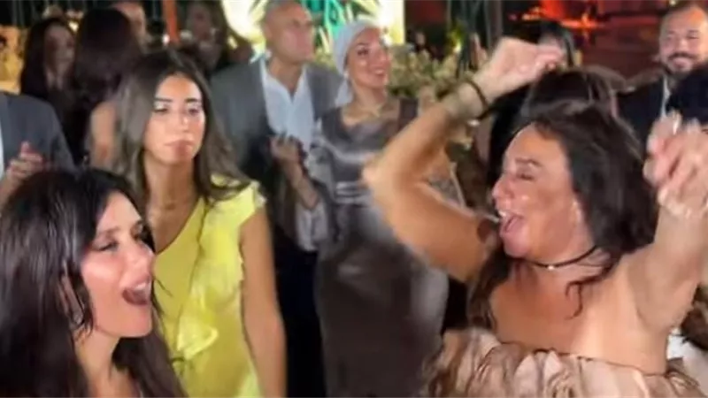 أجواء حماسية.. غادة عادل ترقص مع إنجي على في خطوبة ابنتها مريم