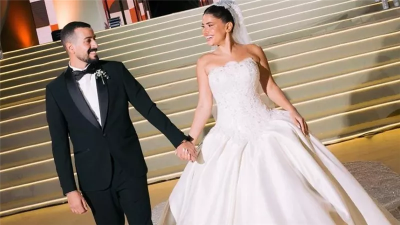 رقص ومزمار صعيدي.. أجواء مبهجة في حفل زفاف ديانا هشام