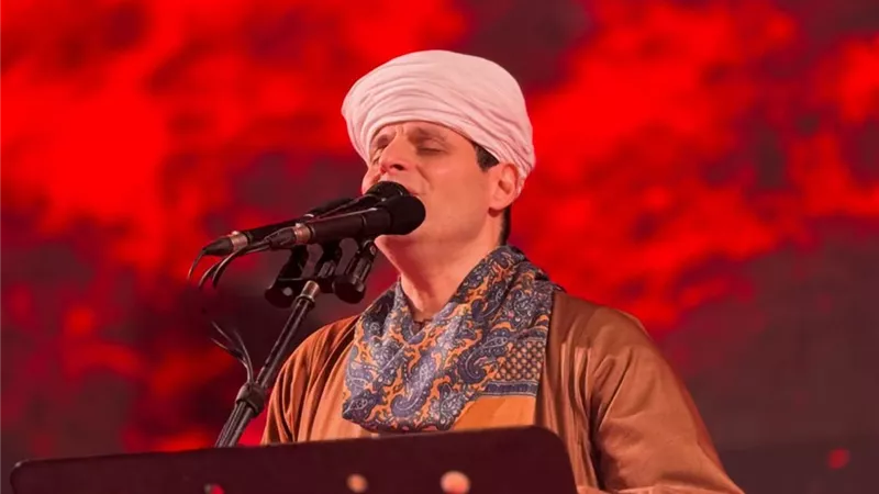 محمود التهامي يحيي الليلة الكبيرة لمولد الإمام الحسين بحديقة الأزهر