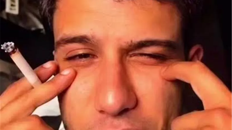 بسبب السيجارة.. مصطفى كامل يوقف عصام صاصا 6 أشهر